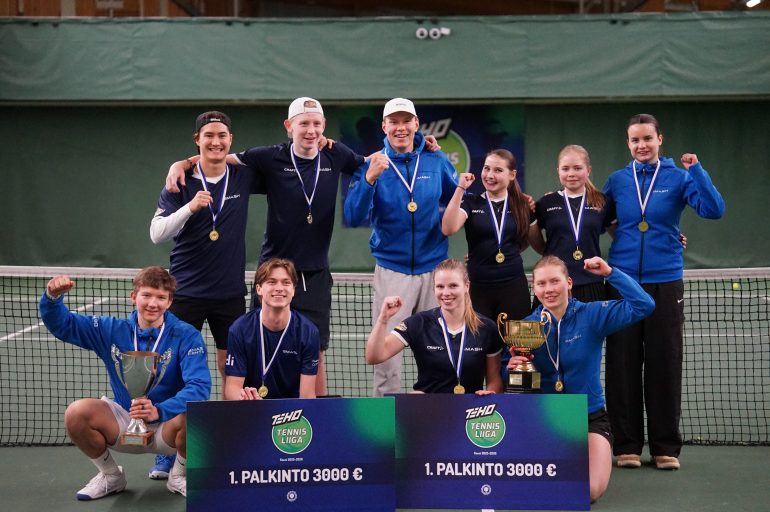 Tuplamestarit kuvassa